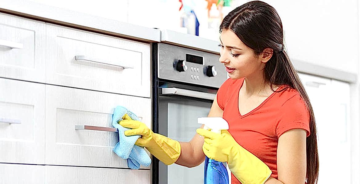 Mutfak Dolaplarındaki Yağ Lekeleri Nasıl Çıkar?